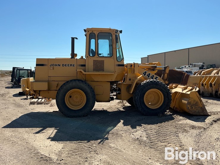 deere-444e-image-4