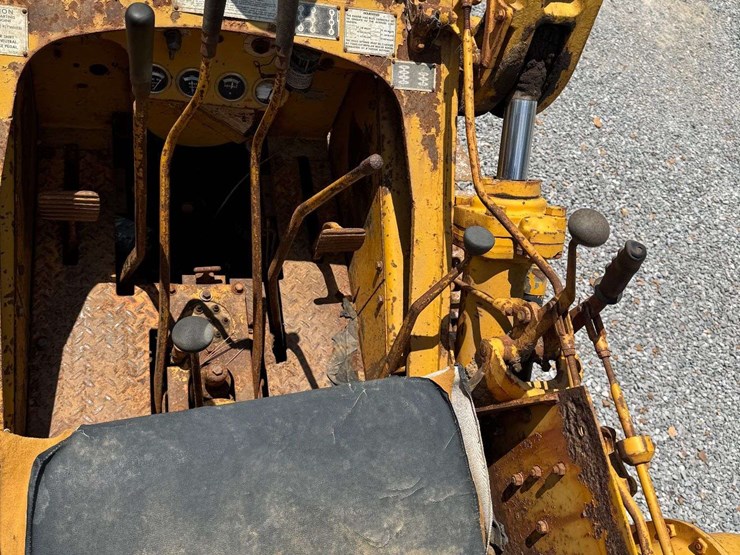caterpillar-933-image-37