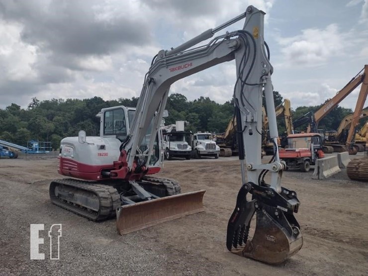 2022-takeuchi-tb290-image-47