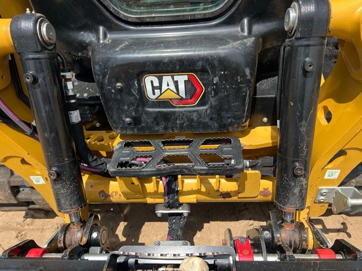 2024-caterpillar-255-skid-steer-image-10