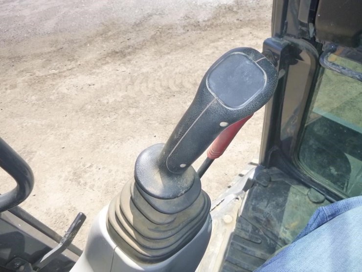 2022-deere-35g-image-15