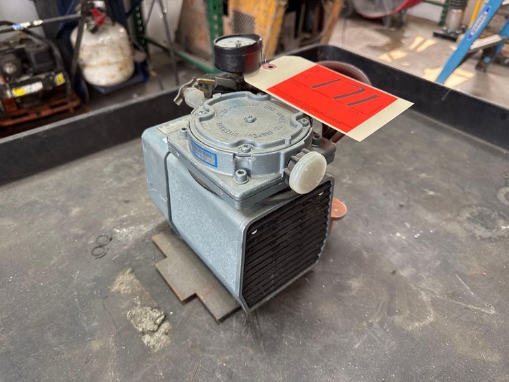 gast-doa-v185a-aa-electric-vacuum-pump-support-equipment-image-2