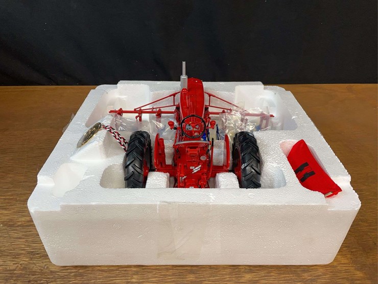 1/16-farmall-400-w/cultivator-50th-anniversary-nib-ertl-image-4