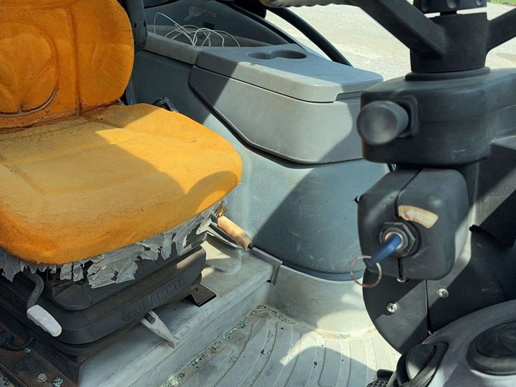 new-holland-t6020-image-17