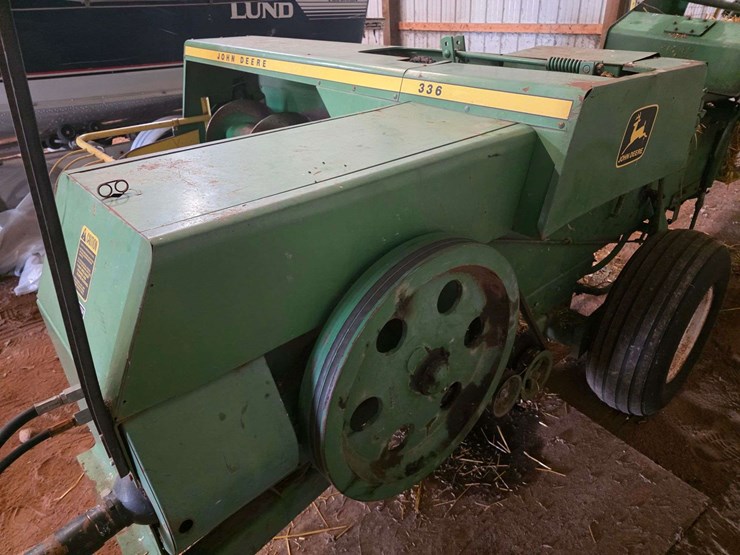 john-deere-336-image-26