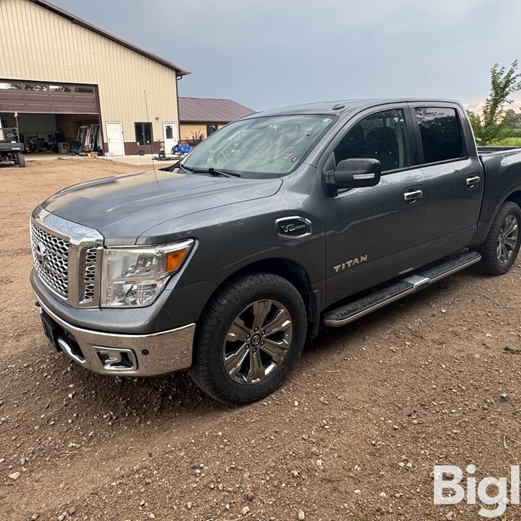 2017 NISSAN TITAN