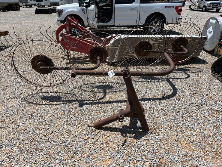 3-pt.-hitch-4-wheel-hay-rake-image-3