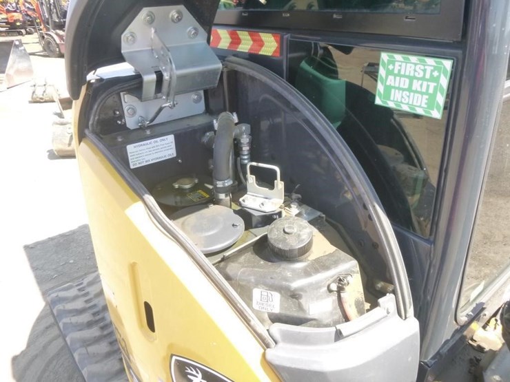2022-deere-35g-image-30
