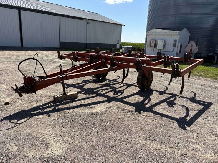 massey-ferguson-129-image-3