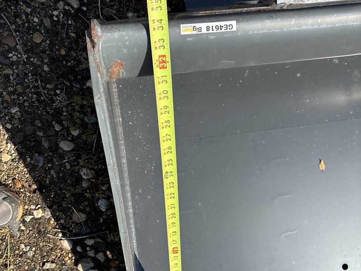 bobcat-68”-heavy-duty-skid-steer-bucket-image-15