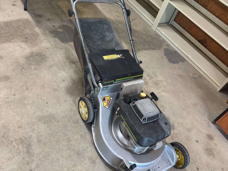 john-deere-push-mower-image-1