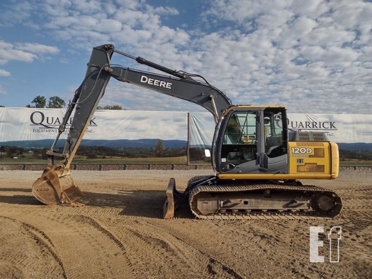 2010-deere-120d-image-1