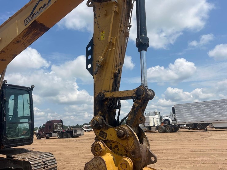2015-caterpillar-323fl-image-11