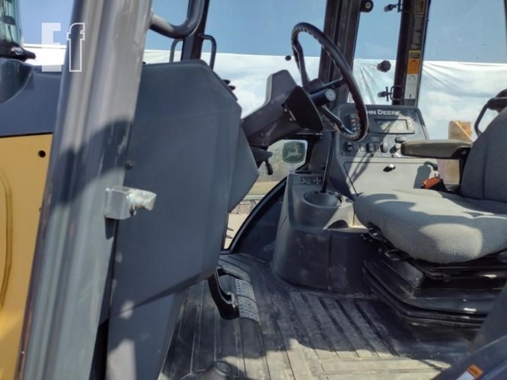 2017-deere-310sl-image-16
