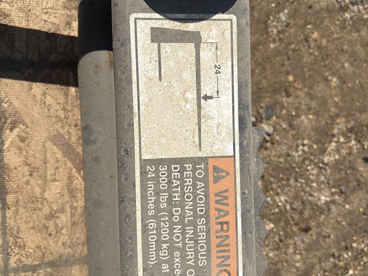 cnh-3-prong-skid-steer-bale-spear-image-16