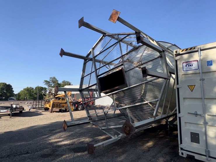 friesen-bulk-bin,-48’-tall,-15’-wide,-9-legs,-roof-hatch,-(2)-roof-vents,-(a),-*-new-buyer-responsib-image-13