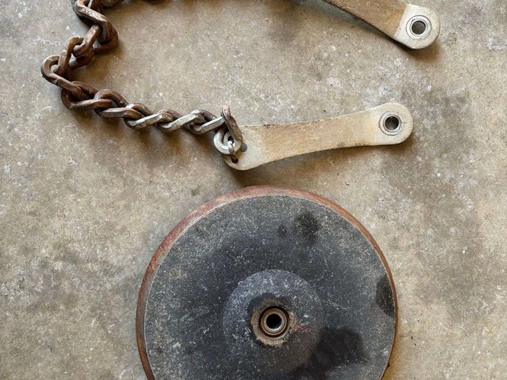 cast-closing-wheel-and-drag-chains-image-4