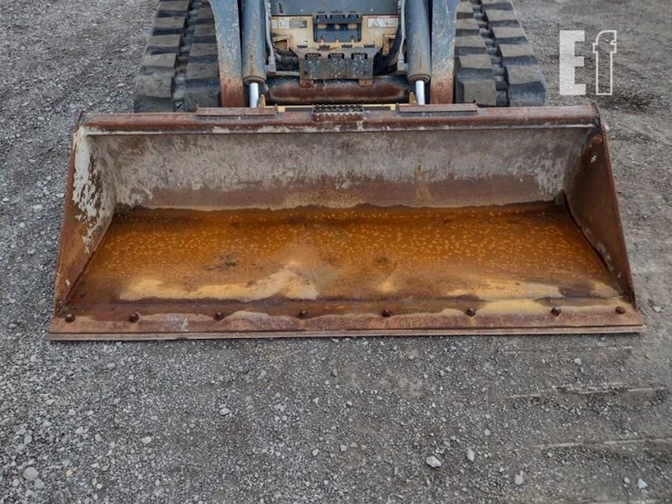 2015-deere-329e-image-16