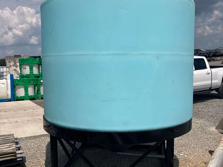 2500-gallon-cone-bottom-tank-image-2