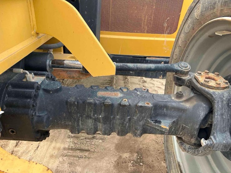 2014-caterpillar-tl642c-image-16