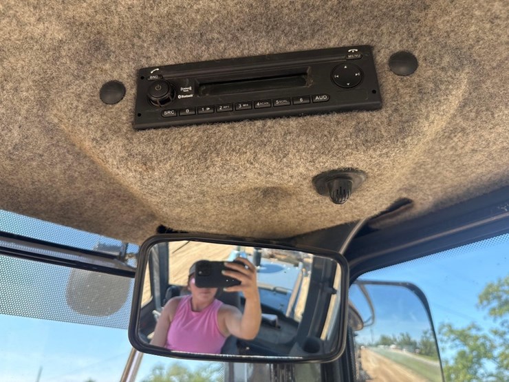 2016-deere-624k-image-27