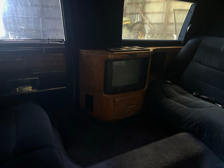 1987-lincoln-town-car-limousine-image-31