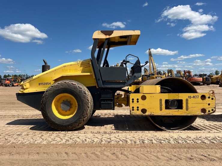 2011-bomag-bw211-image-5