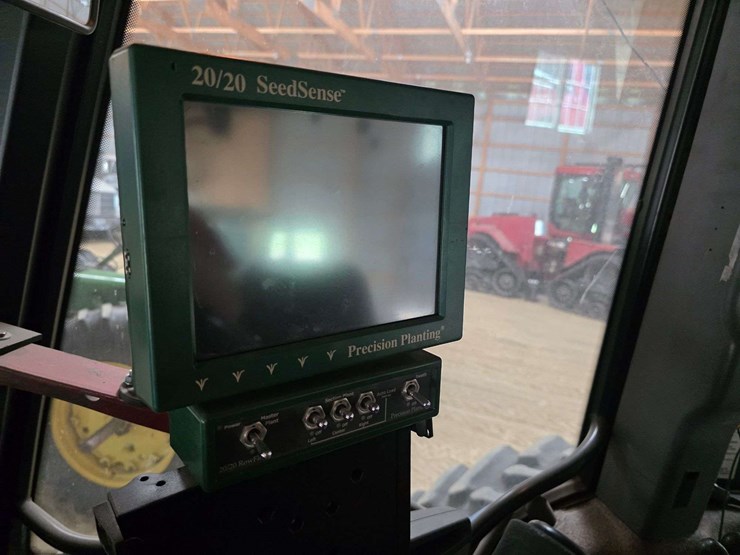john-deere-7200-image-36
