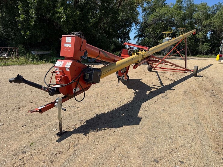 westfield-mk-100-61-auger-with-dual-auger-swing-hopper,-hydraulic-lift,-electric-hopper-walker-with-image-2