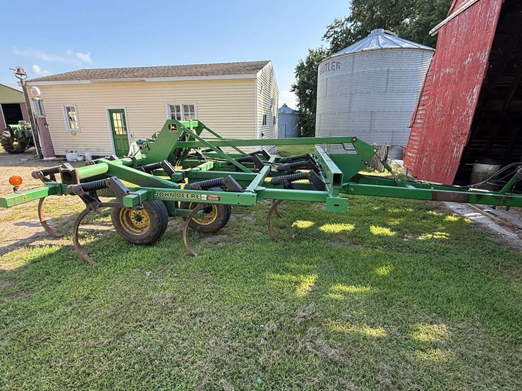 john-deere-680-image-2