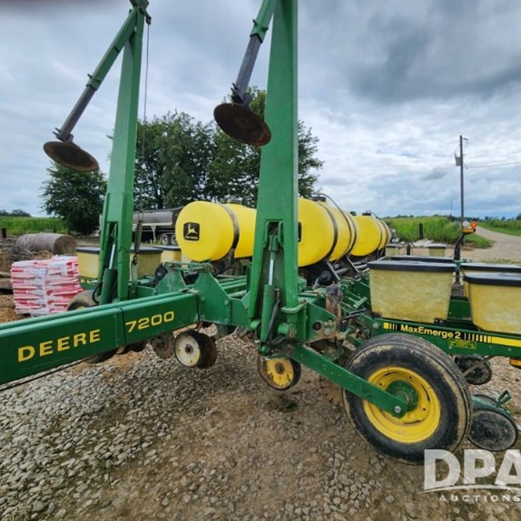 JOHN DEERE 7200