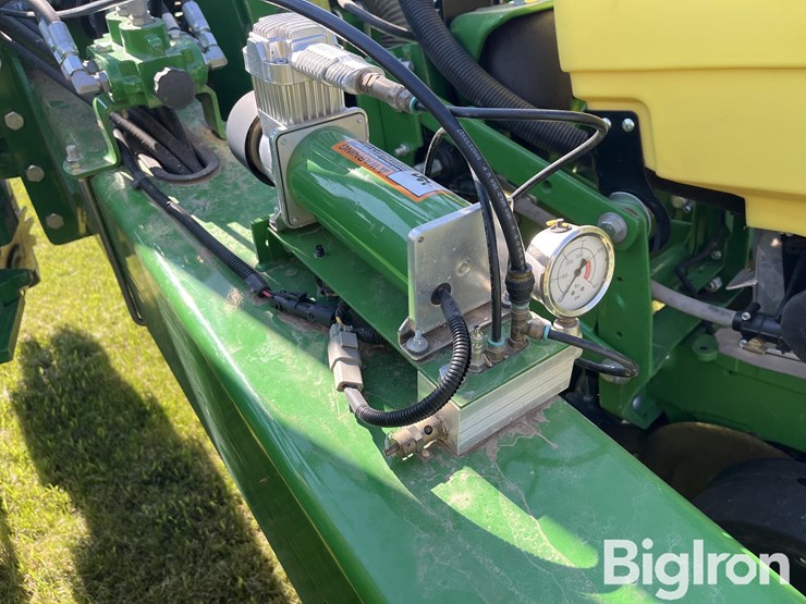 2018-john-deere-1765-image-12