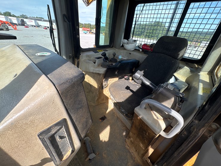 2010-caterpillar-d6t-xl-image-15