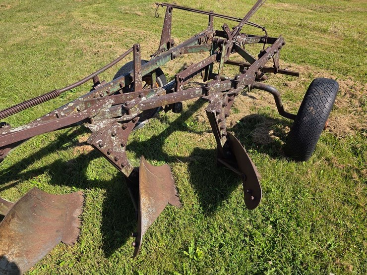 john-deere-3-bottom-plow-image-9