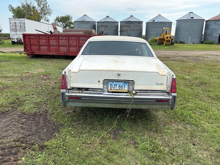 cadillac-deville-sedan-image-7