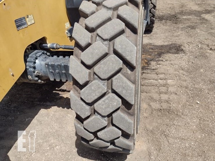 2017-caterpillar-tl1055d-image-20
