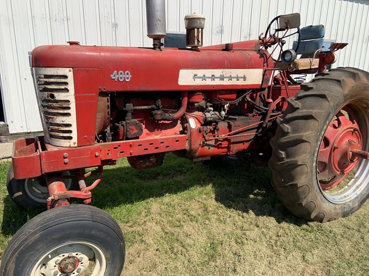 farmall-400-tractor-image-17