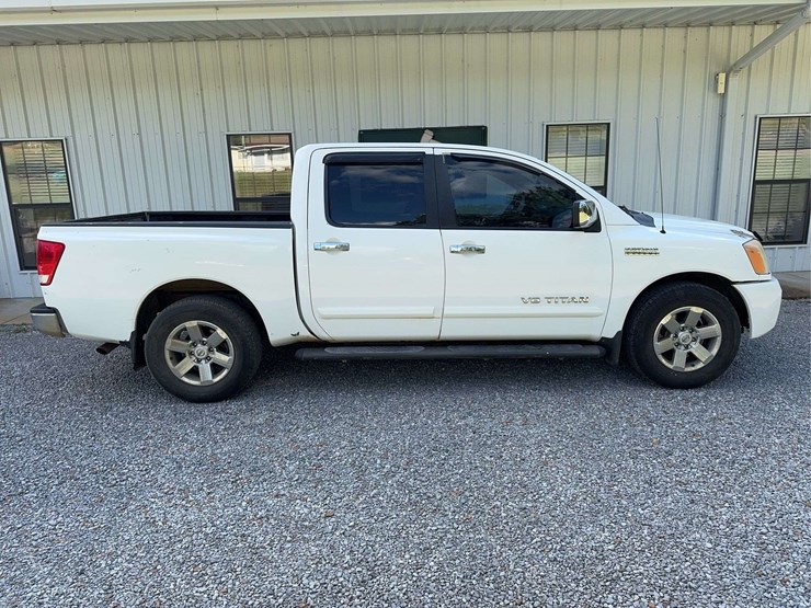 2012-nissan-titan-image-7