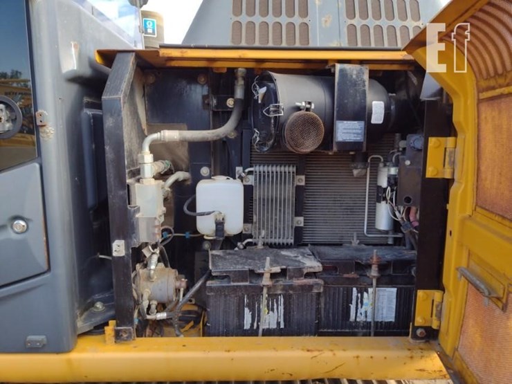 2010-deere-120d-image-47
