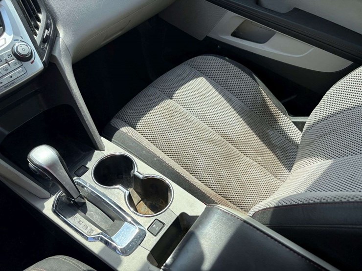 2010-chevy-equinox-lt-awd,-2.4l-ecotec,-4-door,-225/65r17-on-alloy-wheels,-cloth,-power-drivers-seat-image-18