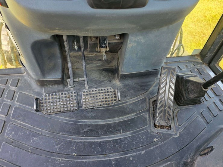 new-holland-lb75-image-40