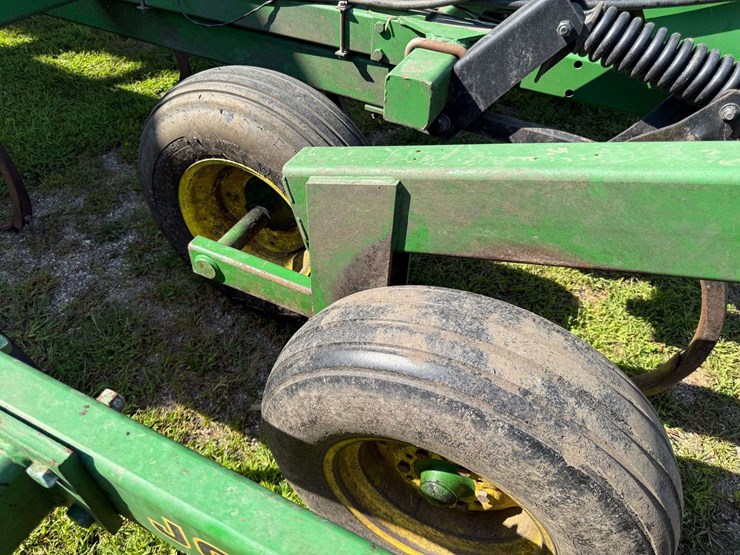 john-deere-680-image-11