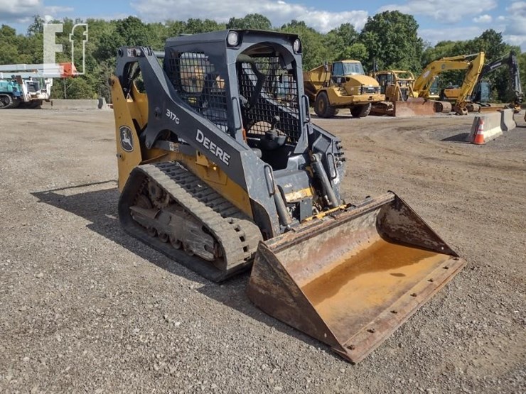 2022-deere-317g-image-40