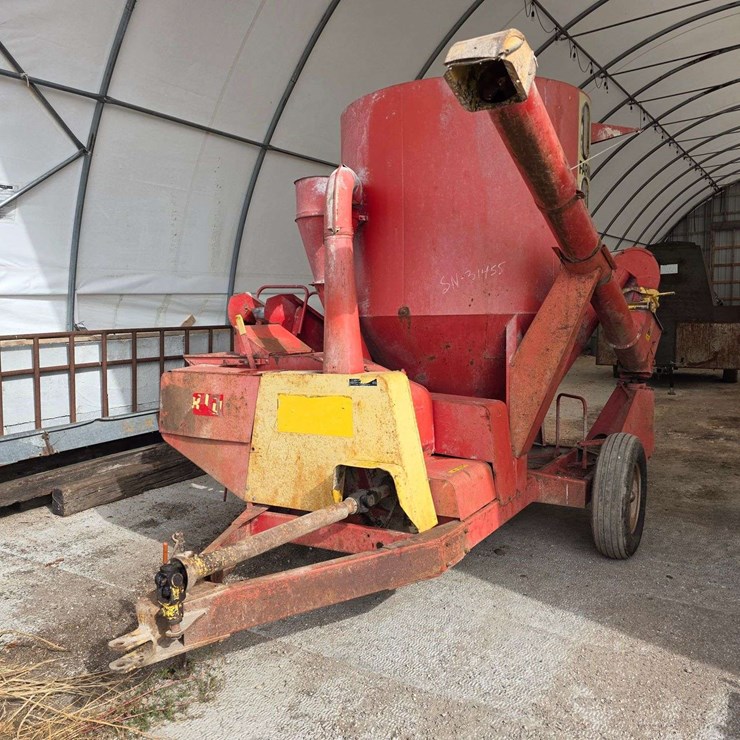 2025 FARMHAND 810