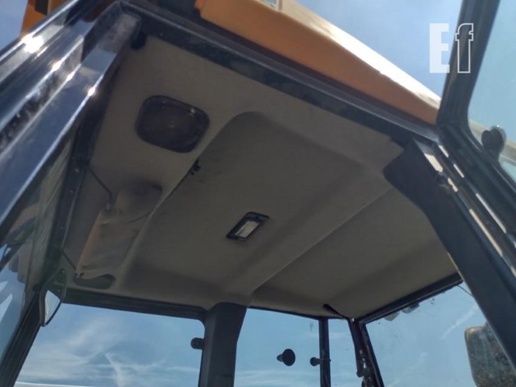 2004-caterpillar-420d-image-17