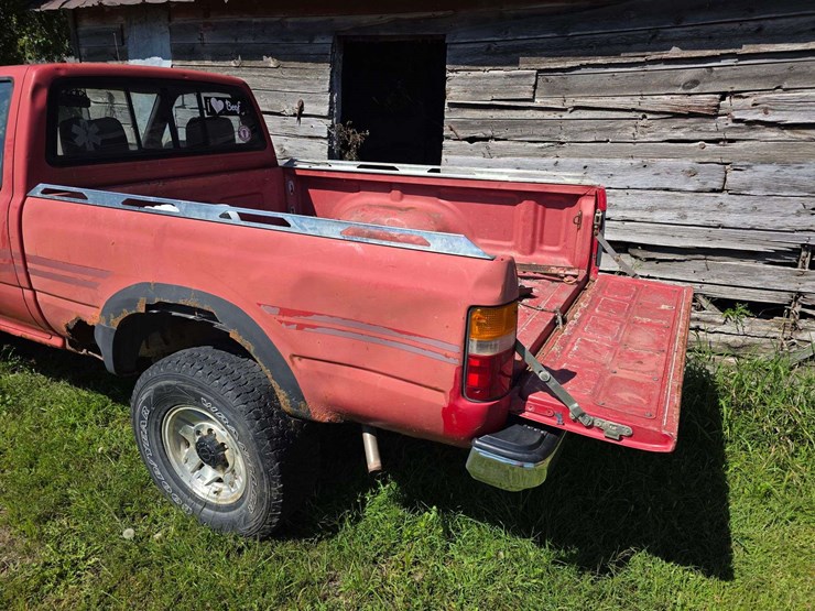 1990-toyota-pickup,-5-speed-with-reverse,-regular-cab,-187,724-miles,-vin:-0008823,-*untested-image-4