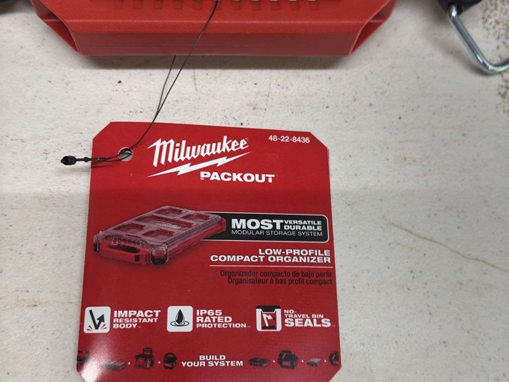 milwaukee-low-profile-box-&-charger-stand-image-4