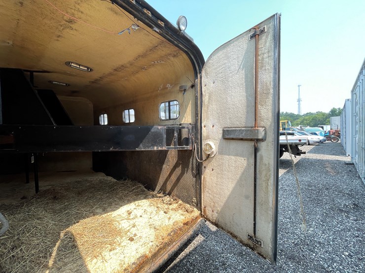 #6304-•-1991-triggs-bumper-pull-3-horse-trailer,-(sells-with-paperwork-to-obtain-title-from-dmv)-image-29