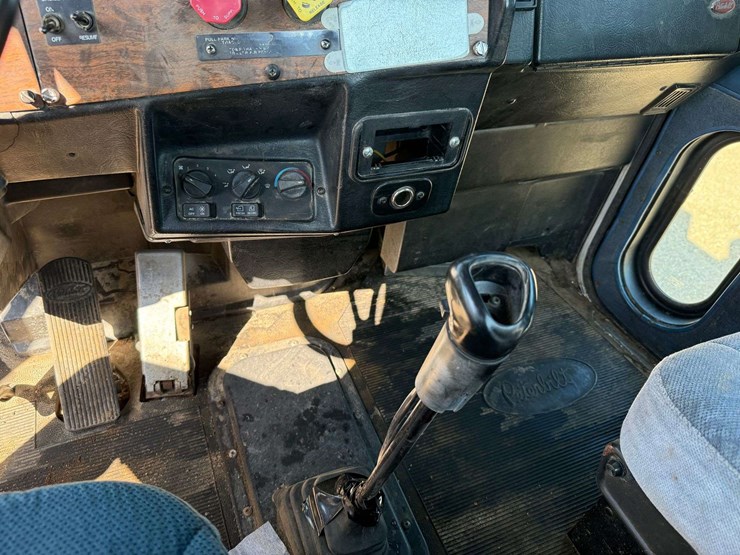 1997-peterbilt-385-image-47