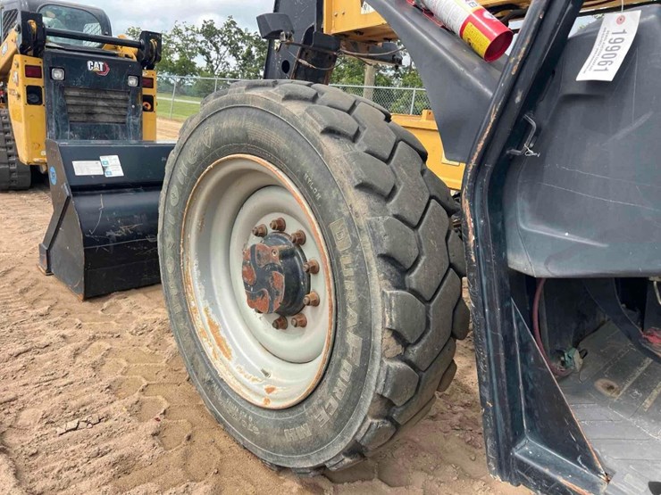 2014-caterpillar-tl642c-image-23